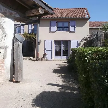 Maison d'hôtes Du Roy D'amont Plaine De L'ain, Parking, Local Vélo 3*
